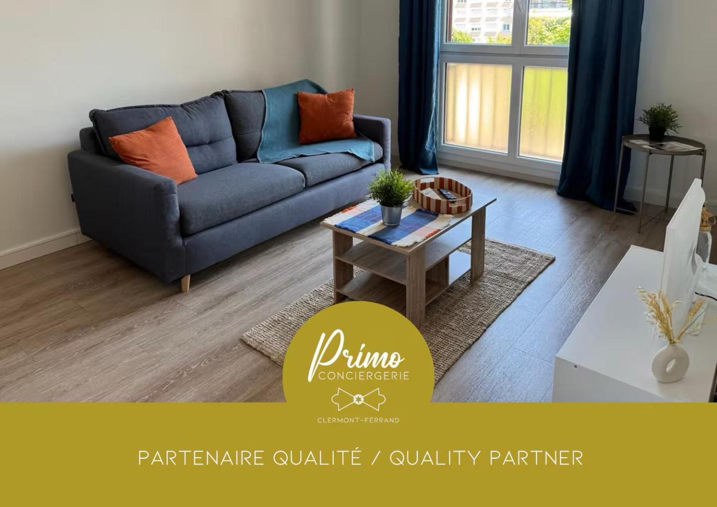 Bleu Mandarine By Prim0 C0nciergerie * Clermont-Ferrand